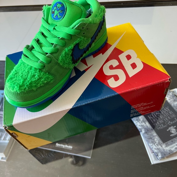 Size 4 - Nike SB Dunk Low x Grateful Dead Green Bear 2020 - Picture 1 of 5